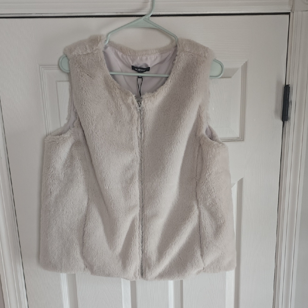 Studio Y Women's Vest